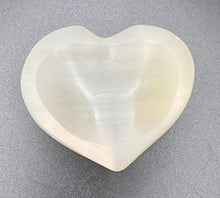 Cargar imagen en el visor de la galería, Satin Spar Mini Heart Bowls