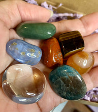 Load image into Gallery viewer, 7 Stone Chakra Set