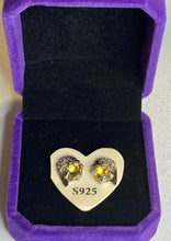 Load image into Gallery viewer, Stud Earrings