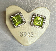 Load image into Gallery viewer, Stud Earrings