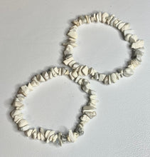 Load image into Gallery viewer, Howlite Chip Bracelet Stretchy
