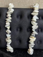 Load image into Gallery viewer, Howlite Chip Bracelet Stretchy