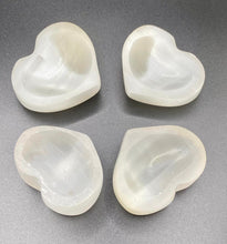 Cargar imagen en el visor de la galería, Satin Spar Mini Heart Bowls
