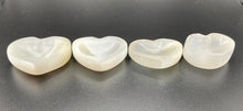 Cargar imagen en el visor de la galería, Satin Spar Mini Heart Bowls