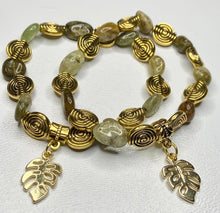 Load image into Gallery viewer, Gold Swirl Green Garnet Stretch Bracelets