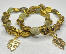Load image into Gallery viewer, Gold Swirl Green Garnet Stretch Bracelets