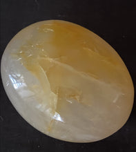 Charger l'image dans la galerie, Golden Healer Palm Stone