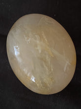 Charger l'image dans la galerie, Golden Healer Palm Stone