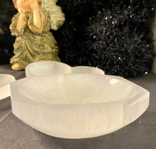 Load image into Gallery viewer, Satin Spar Bowl