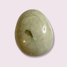 Cargar imagen en el visor de la galería, Garnierite Palm Stones