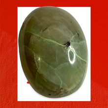 Cargar imagen en el visor de la galería, Garnierite Palm Stones