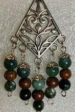 Lade das Bild in den Galerie-Viewer, Moss Agate and Los Robles wood Chandelier Earrings
