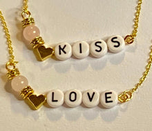 Lade das Bild in den Galerie-Viewer, Love and Kiss Necklaces
