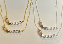 Lade das Bild in den Galerie-Viewer, Love and Kiss Necklaces
