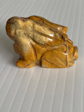 Lade das Bild in den Galerie-Viewer, Bunny Stone Carving
